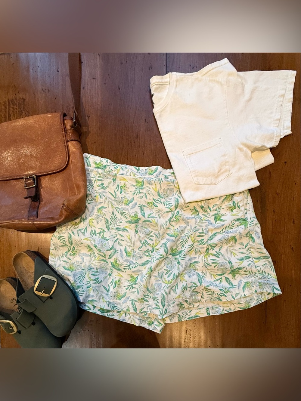 Ellen Tracy White Linen Viscose Summer Beach Resort Floral Skort with Pockets
